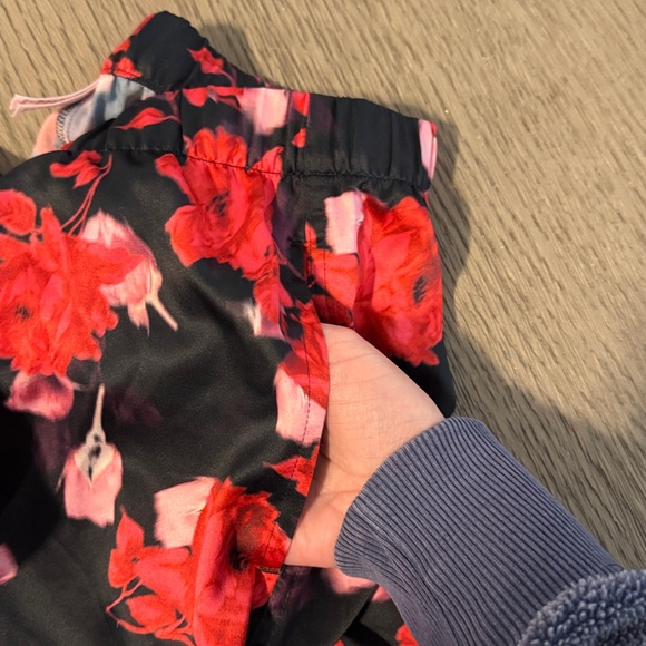 VS Valentines 💘 Rose print silky pajamas - Picture 5 of 6